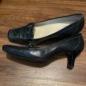 SOLD Navy Blue Leather Anne Klein pumps